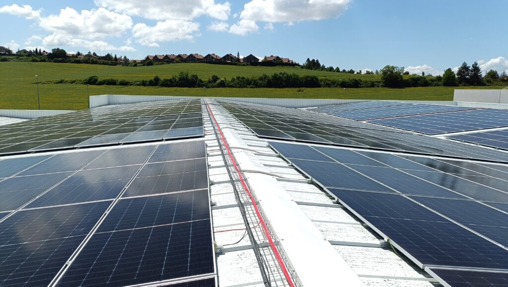 En El Carmen Packaging Solutions reducimos nuestra huella con energía solar de autoconsumo